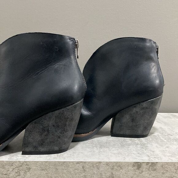 Kork-Ease Black Leather Ankle Booties Unique Charcoal Heels Size 8 - Picture 8 of 15